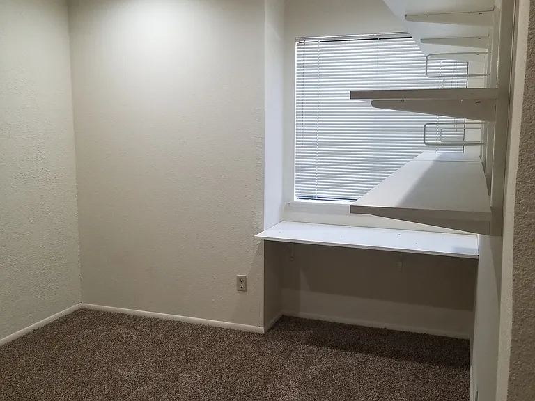7584 Deltawind Dr — Photo 17