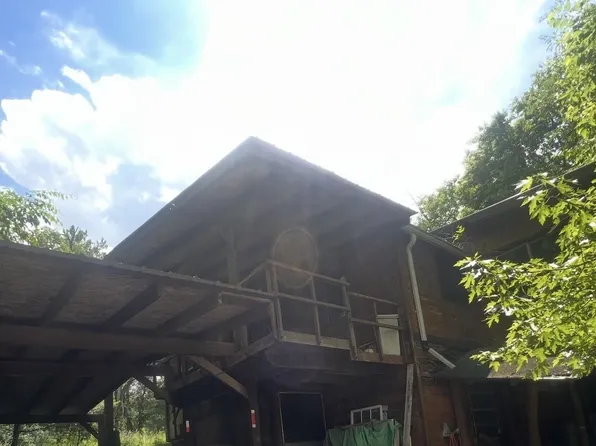 W10685 N Crooked Ln, Poynette, WI 53955