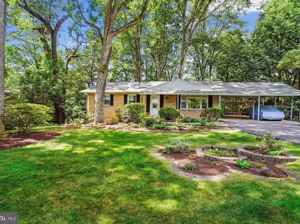 17808 Caddy Dr, Rockville, MD 20855