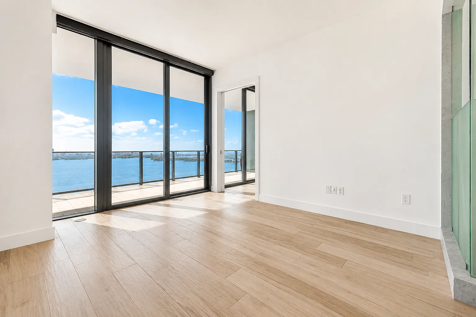2 bed, 1057 sqft, $6,050 — Photo 3