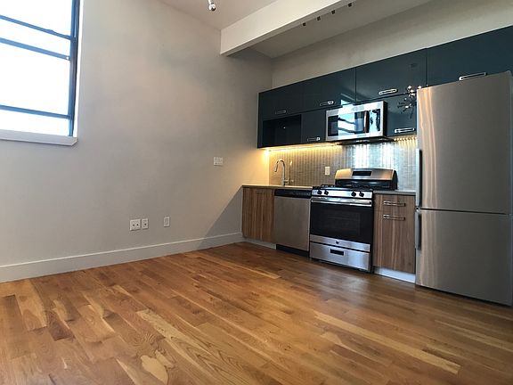 2nd image of 372 Kosciuszko St #402