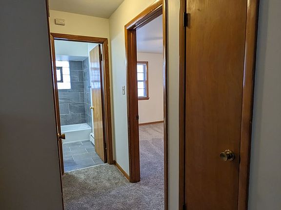 4th image of 2414 Douglas St APT 2E