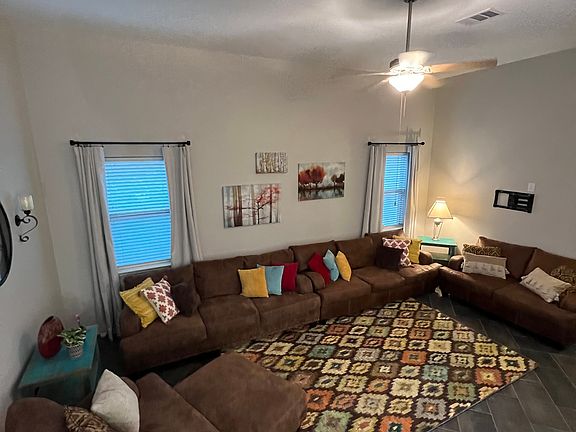 5th image of 702 Easton Dr