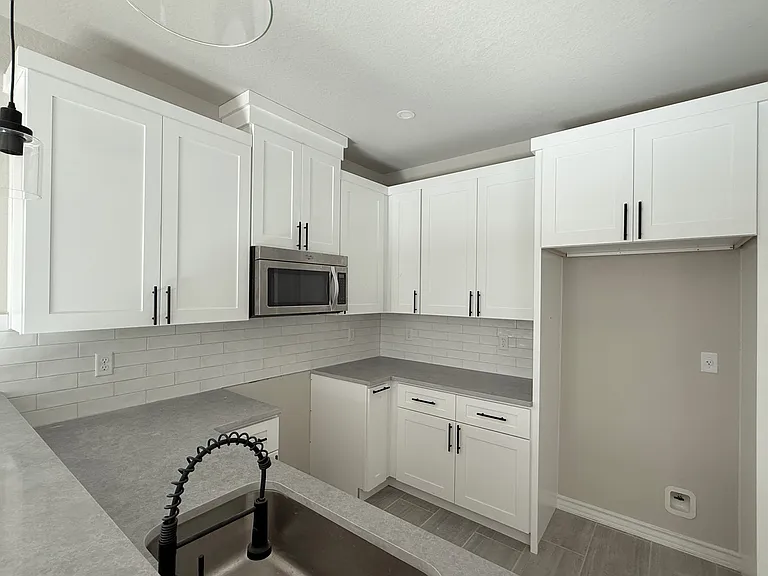 411 Moselle Ave — Photo 13