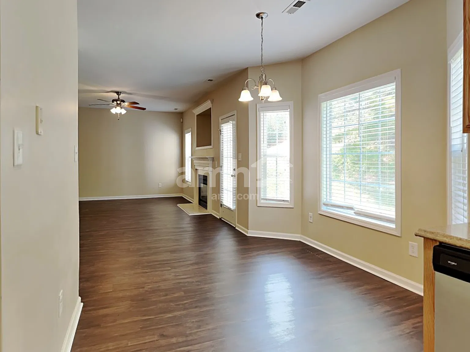 4 bed, 2.5 bath, 2340 sqft, $2,315 — Photo 4