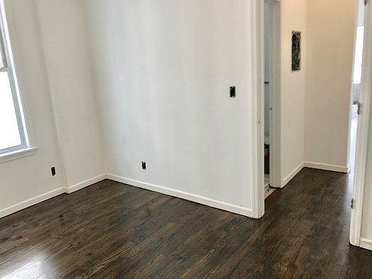 3rd image of 2568 33rd St APT 2R