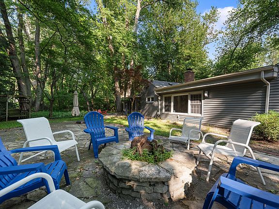 4th image of 3812 Brookside Dr