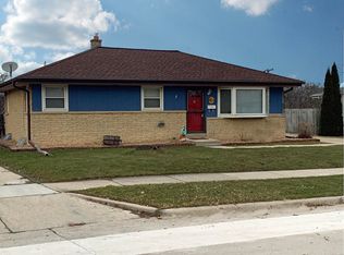 8814 W Acacia St, Milwaukee, WI 53224