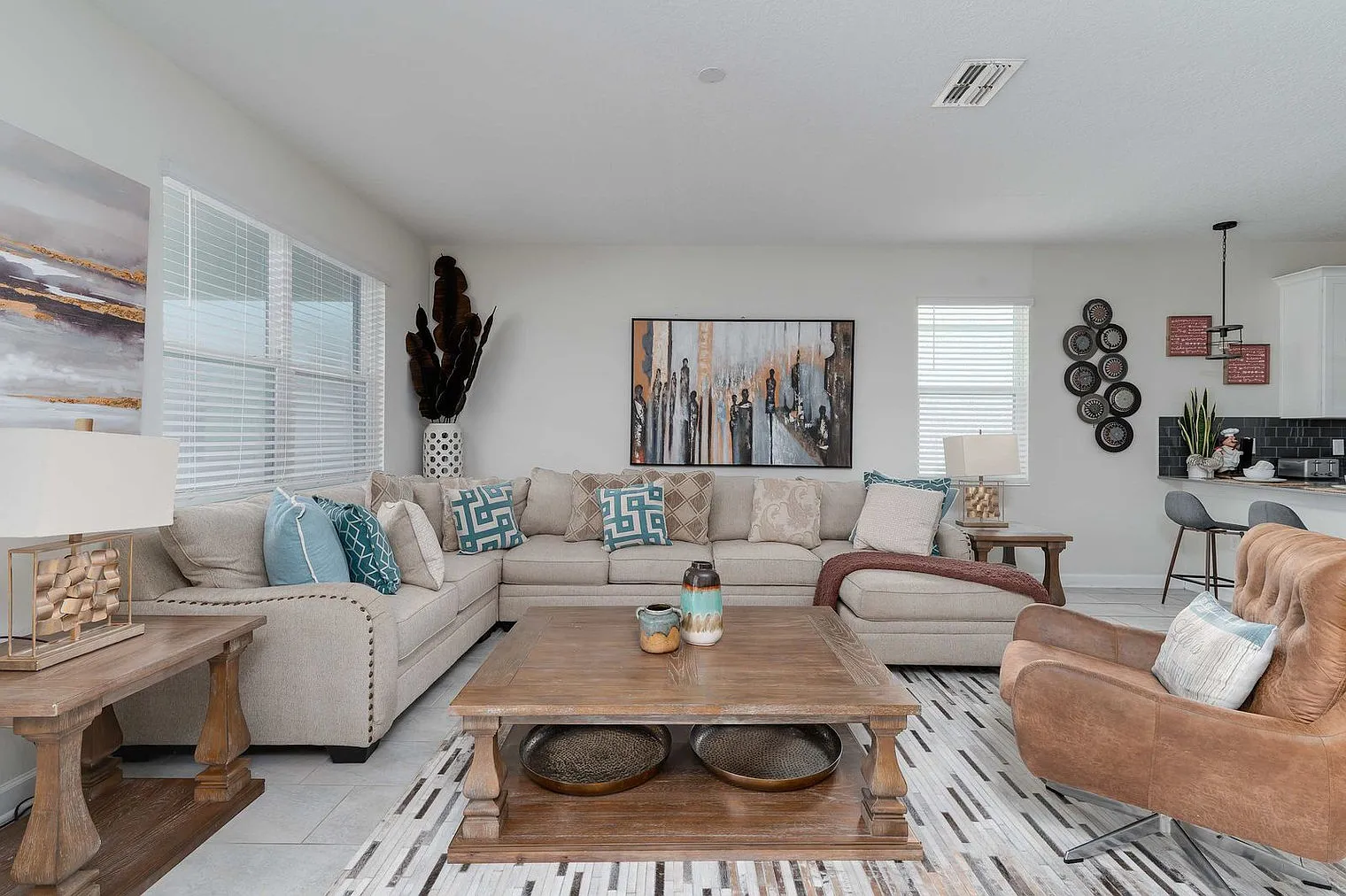 7 bed, 5.0 bath, 4014 sqft, $6,349 — Photo 3