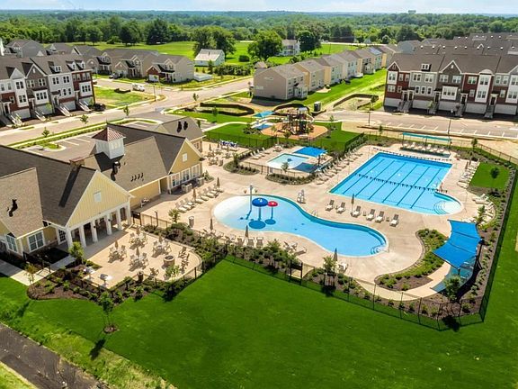 Access to Resort-style Amenities (incl: 3 pools, Access to Resort-style Amenities (incl: 3 pools, State-of-the-Art Fitness Center, ClubHouse, Dog Park, Playground, etc.) included in the Rent Value