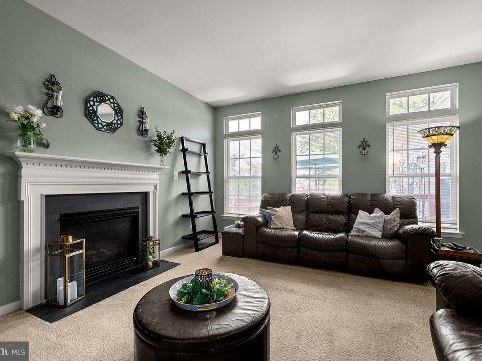1st image of 14 Potterfield Dr