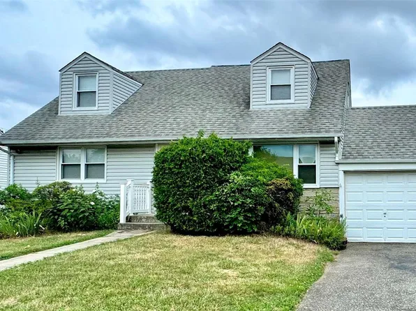 6 Croyden Lane, Hicksville, NY 11801