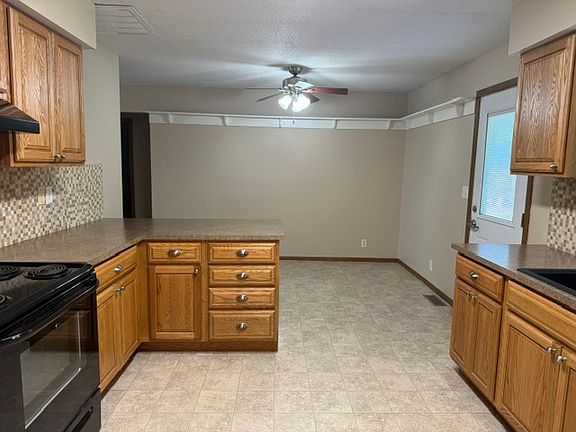 4th image of 16 Southview Dr