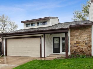 2S632 Wildwood Ct, Warrenville, IL 60555
