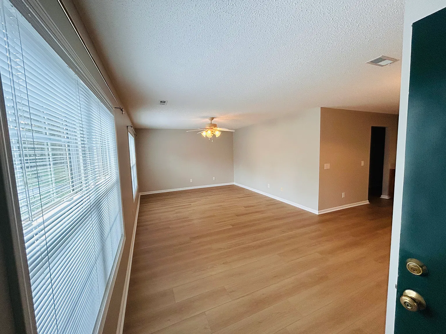 2 bed, 1151 sqft, $1,300 — Photo 3