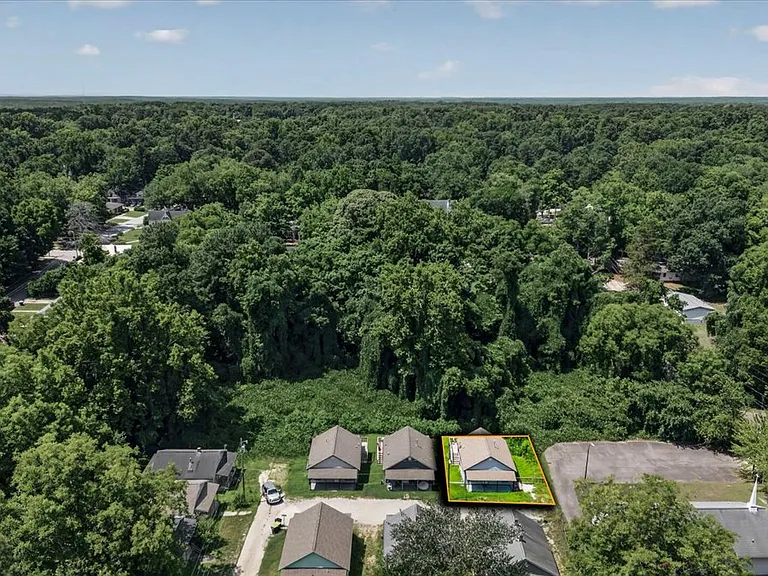 415 Spring Ct — Photo 37