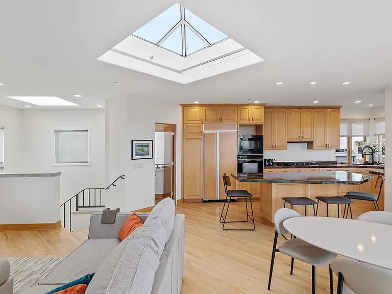 121 Marine Pl — Photo 11