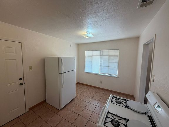 5th image of 1208 W Edwards St