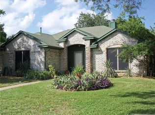 824 Creekview Dr, Mesquite, TX 75181