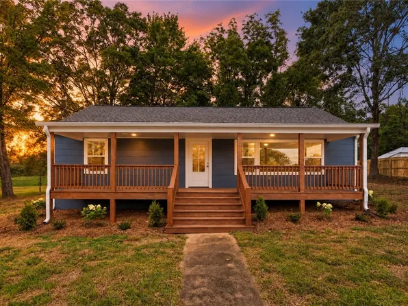 608 W South Broad St, Walhalla, SC 29691