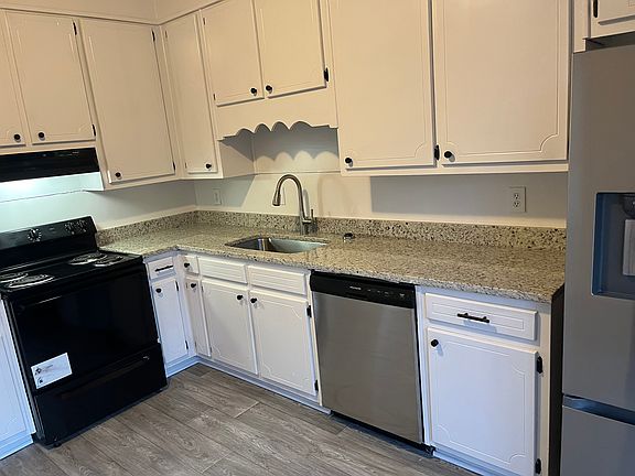 5th image of 2030 Oakwood Dr APT B