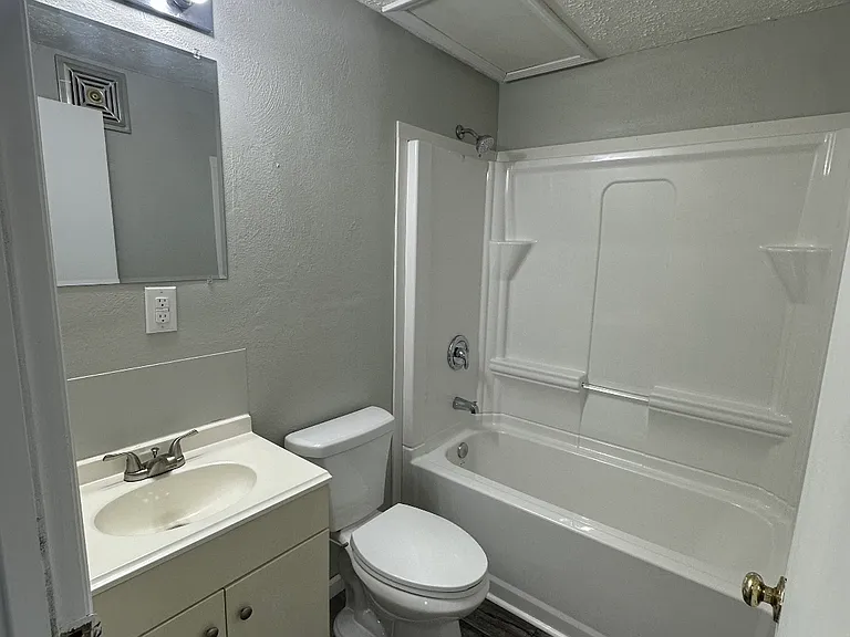 920 N Detroit St #17 — Photo 9