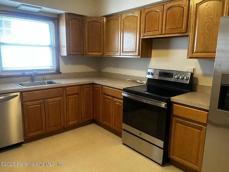 204 Ross Ave — Photo 6