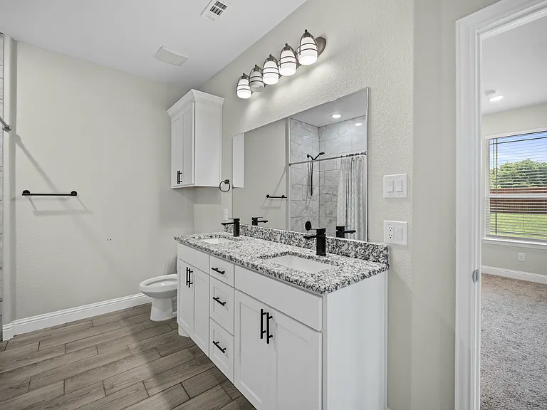 2125 Beaumont St — Photo 13