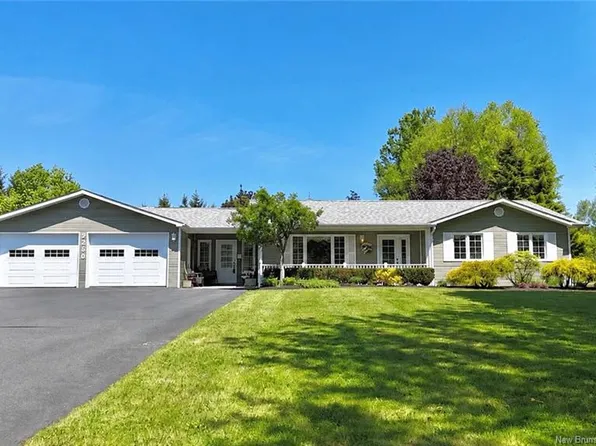 2260 Sunset Dr, Bathurst, NB E2A 7K8