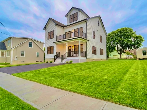 310 King St, Fall River, MA 02724