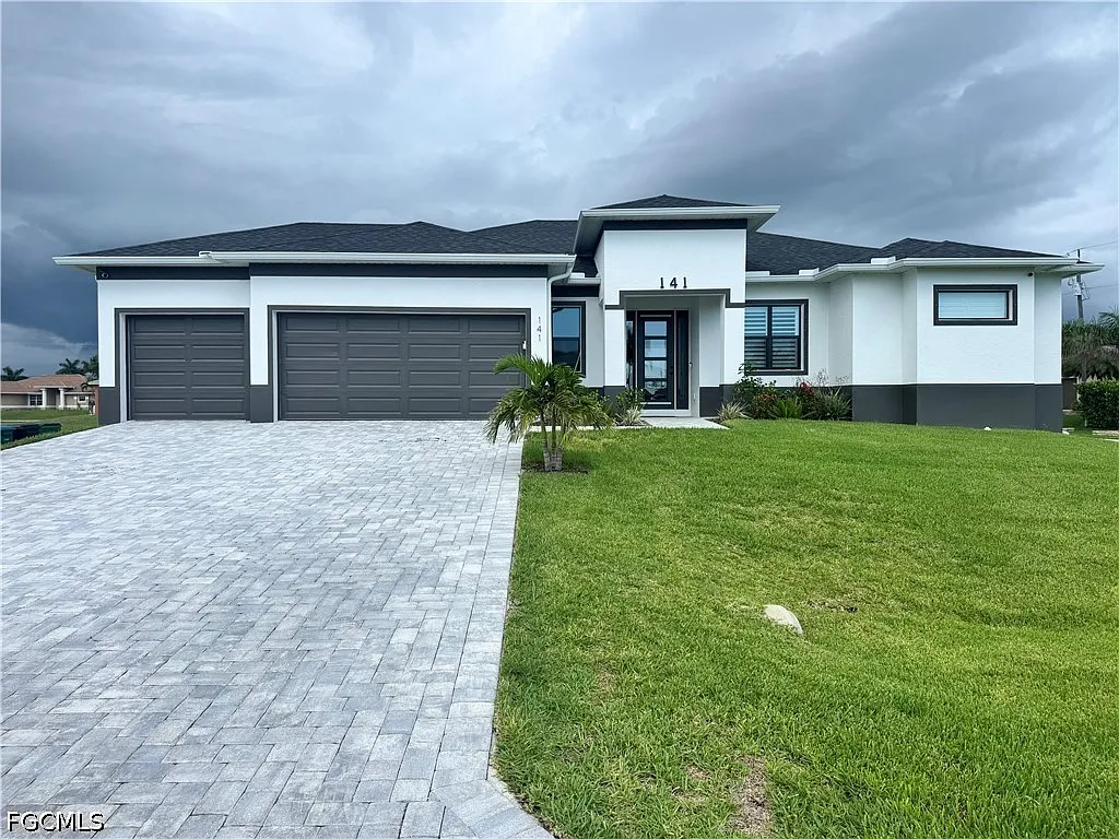 3 bed, 2.0 bath, 2201 sqft, $3,200 — Photo 3