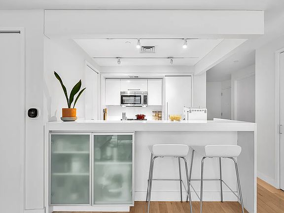4th image of 50 Franklin St APT 9B