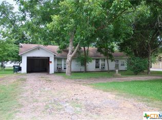 101 E Nelson St, Moulton, TX 77975