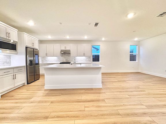 5th image of 330 National Garden Ln