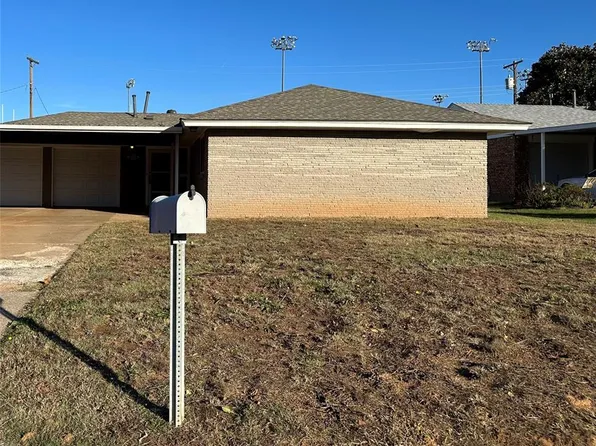 2016 Albert Dr, Midwest City, OK 73130