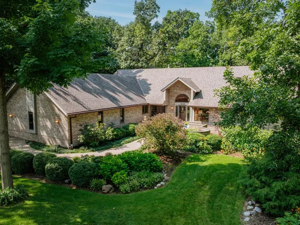 1345 Overlook CIRCLE, Brookfield, WI 53045