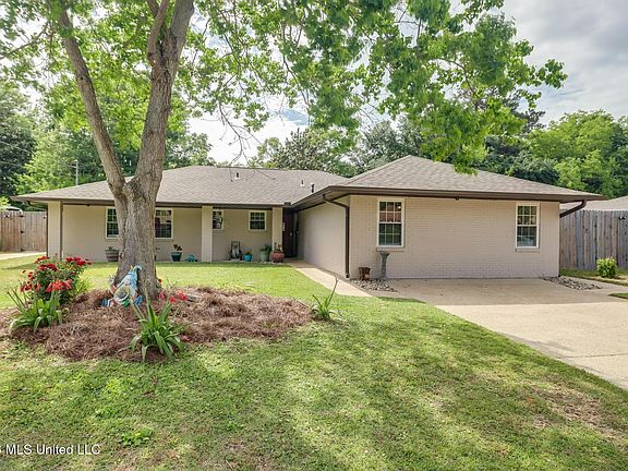 3rd image of 789 Sharon Hills Dr