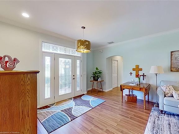 2nd image of 4 Somerset Ln