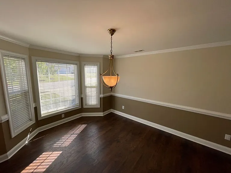 433 Holly Thorn Trce — Photo 13