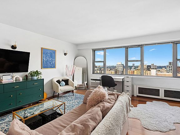 2nd image of 100 W 93rd St APT 21D