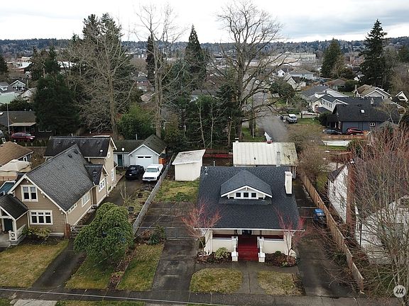 5th image of 602 7th Ave NW