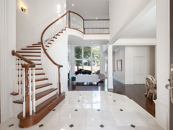 3rd image of 6631 Meadow Rd