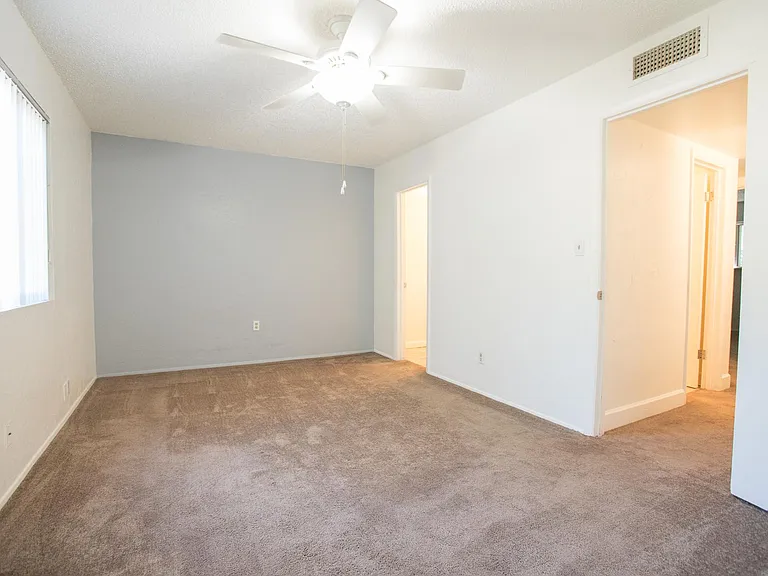 637 E Zuni Dr — Photo 10