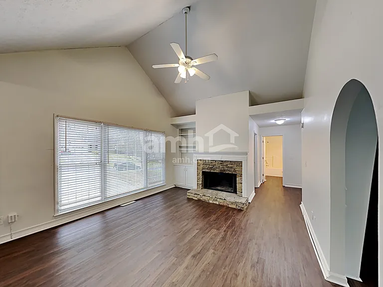 468 Springfield Dr — Photo 4