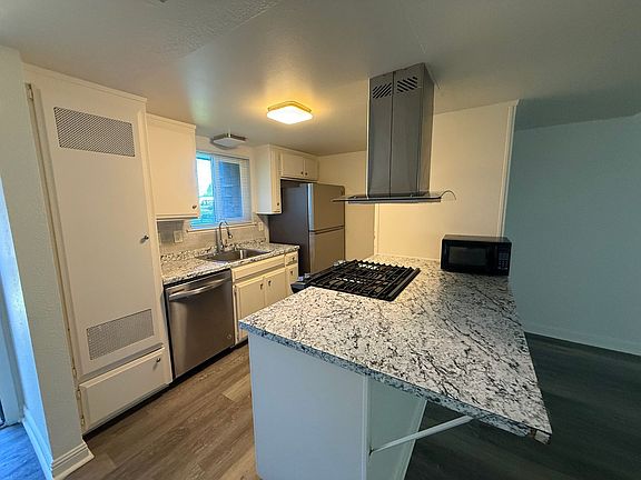 4th image of 5612 Hillsdale Blvd APT A