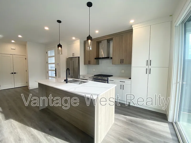 Building Photo - 867 Morrison Ave #4