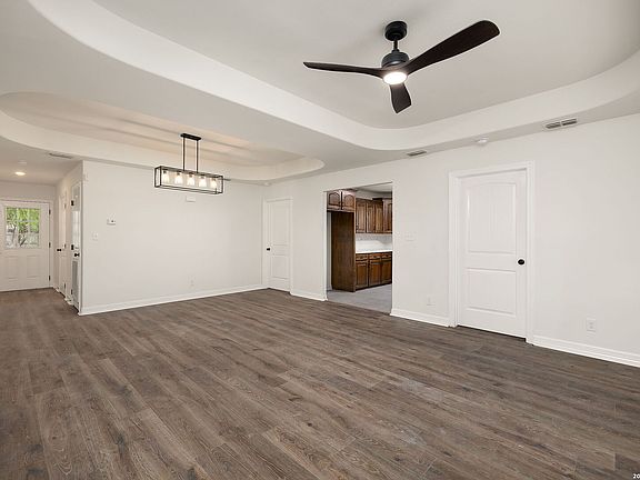 5th image of 417 JESSICA ST