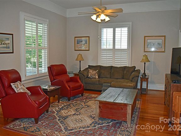 5th image of 318 N Laurel St