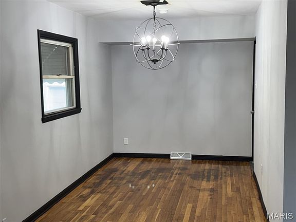 5th image of 10605 Dunkeld Cir