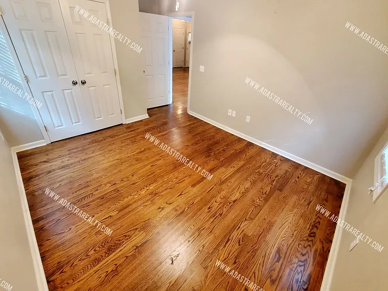 5428 Maple St — Photo 18